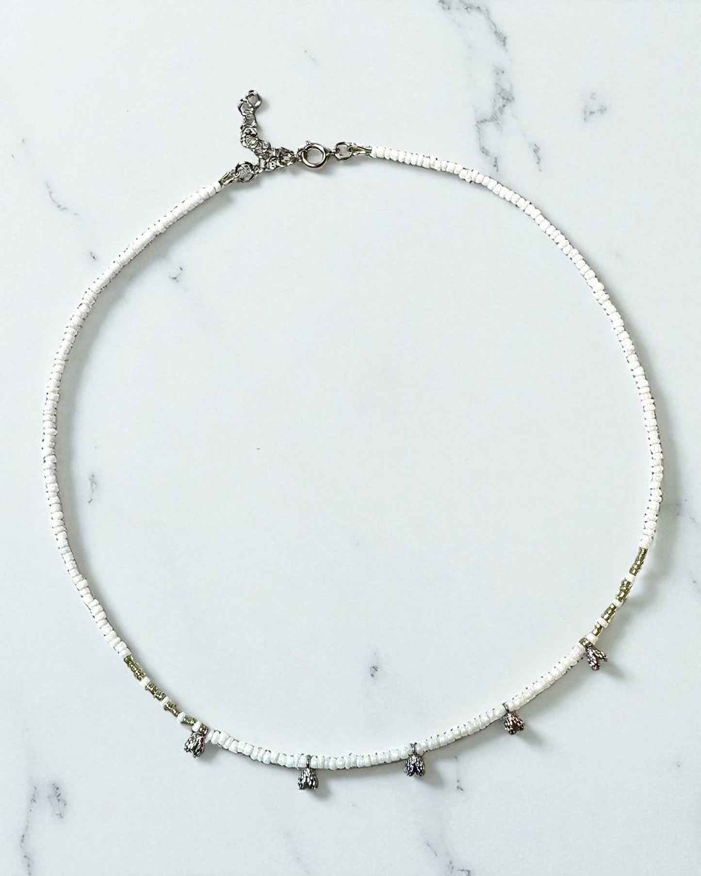 Shiny White Rocailles Glass Beads Necklace With Dangles